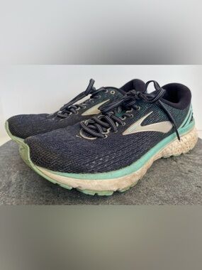 Brooks Ghost 11 Blue Navy And White Tennis Shoes 9